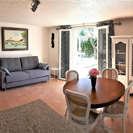 Les Pins Climatise Piscine Chauffee Jardin Holiday home Peymeinade