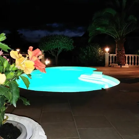 Holiday home Les Pins Climatise Piscine Chauffee Jardin *