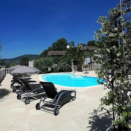 Holiday home Les Pins Climatise Piscine Chauffee Jardin *